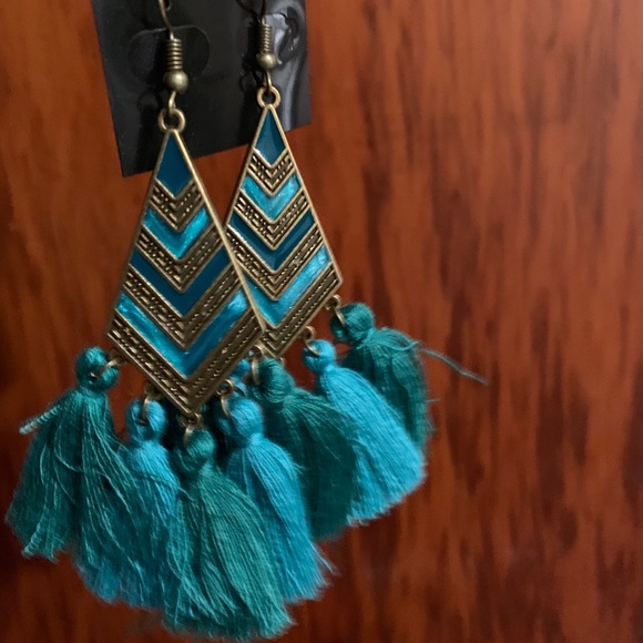 Tassel earrings (pierced) - Picture 2 of 10